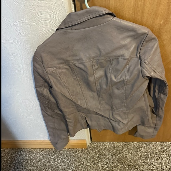 Leather jacket - Picture 2 of 2